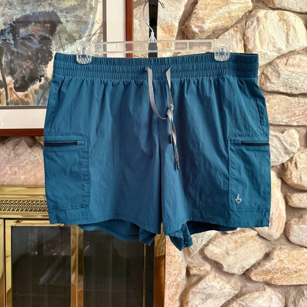 Torrid women’s plus size 1Happy Camper Ripstop Active Cargo Short With Zip pocke